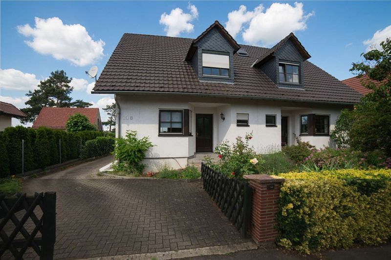 Medingen: DHH - Familienfreundlicher Grundriss mit viel Platz - provisionsfrei!